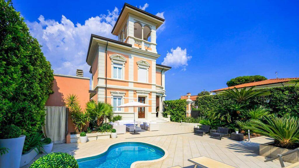 Houses a stone's throw from the center of Forte dei Marmi